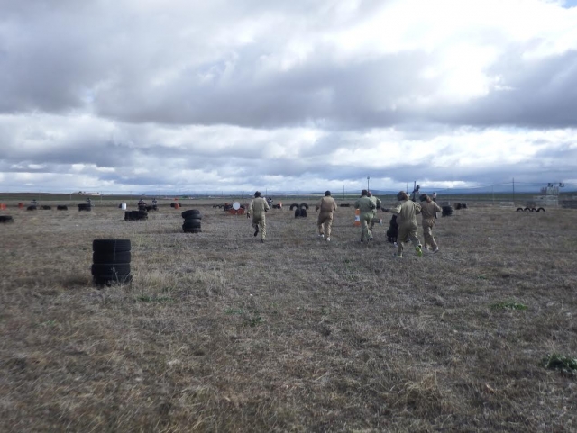  Correndo em direção ao campo oposto 